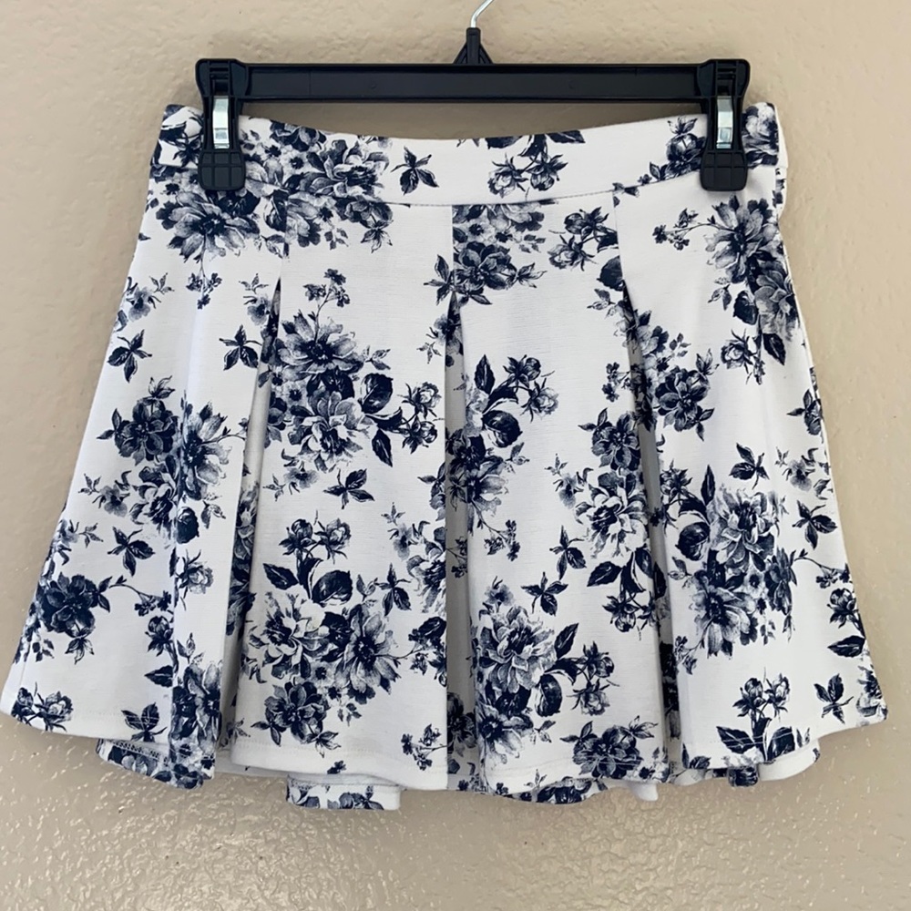 Floral pleated skirt